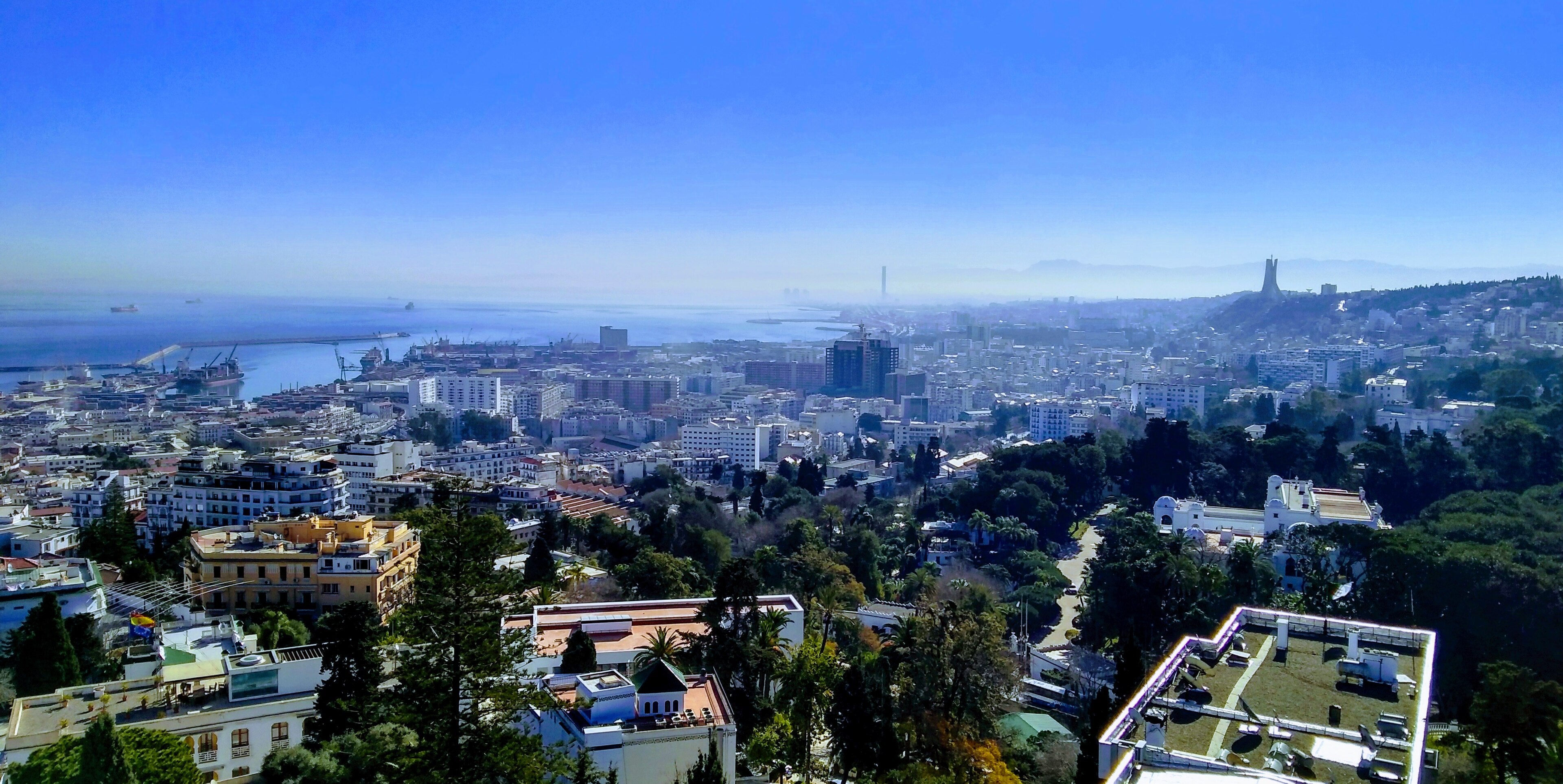 Baie d’Alger — Thawb Jessim